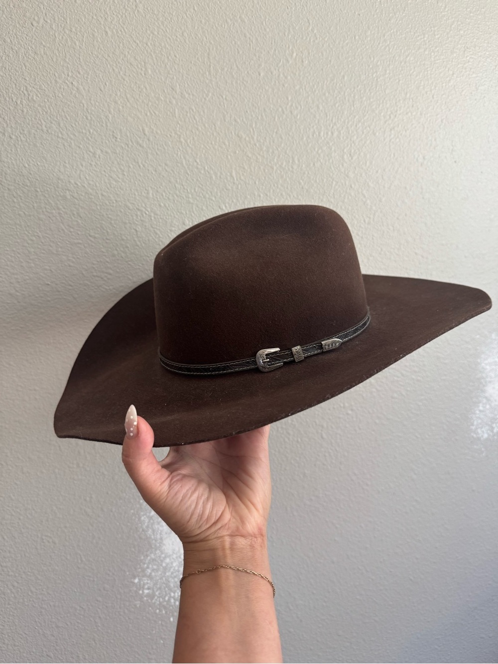 Bailey 3X Cowboy Western Hat 7 3/8 -Worn by integrity. Wool blended -brown